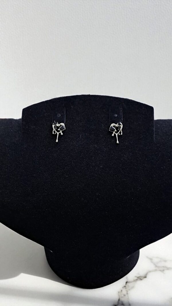 Серьги гвоздики Сердце арт.tr2208 серебро с черным