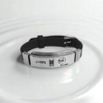Браслет силиконовый регулируемый с металлической вставкой автограф "BTS-J-HOPE" арт.tr2062 серебро