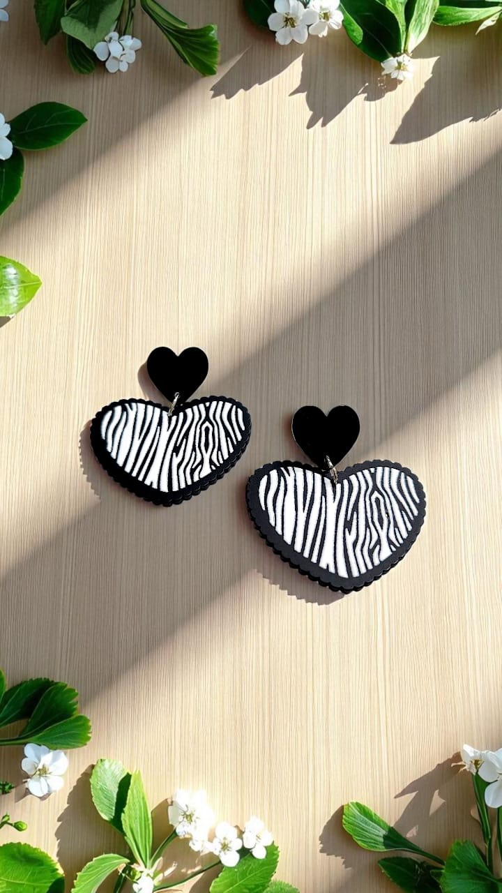 Серьги акрил Сердце арт.tr1961 черно-белое в полоску Серьги акрил Сердце арт.tr1961 черно-белое в полоску