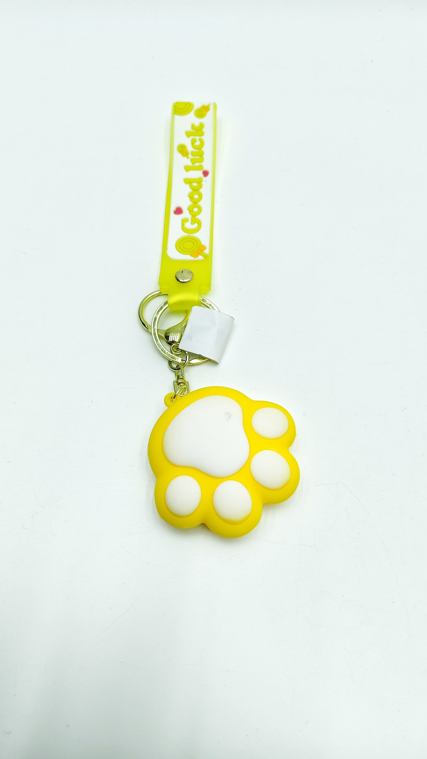 Брелок Лапка 5см арт.666-28 желтый Брелок Лапка 5см арт.666-28 желтый