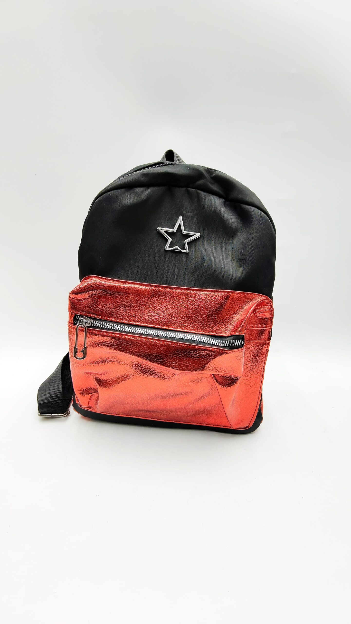 рюкзак со Звездой 4000тг рюкзак со Звездой 4000тг