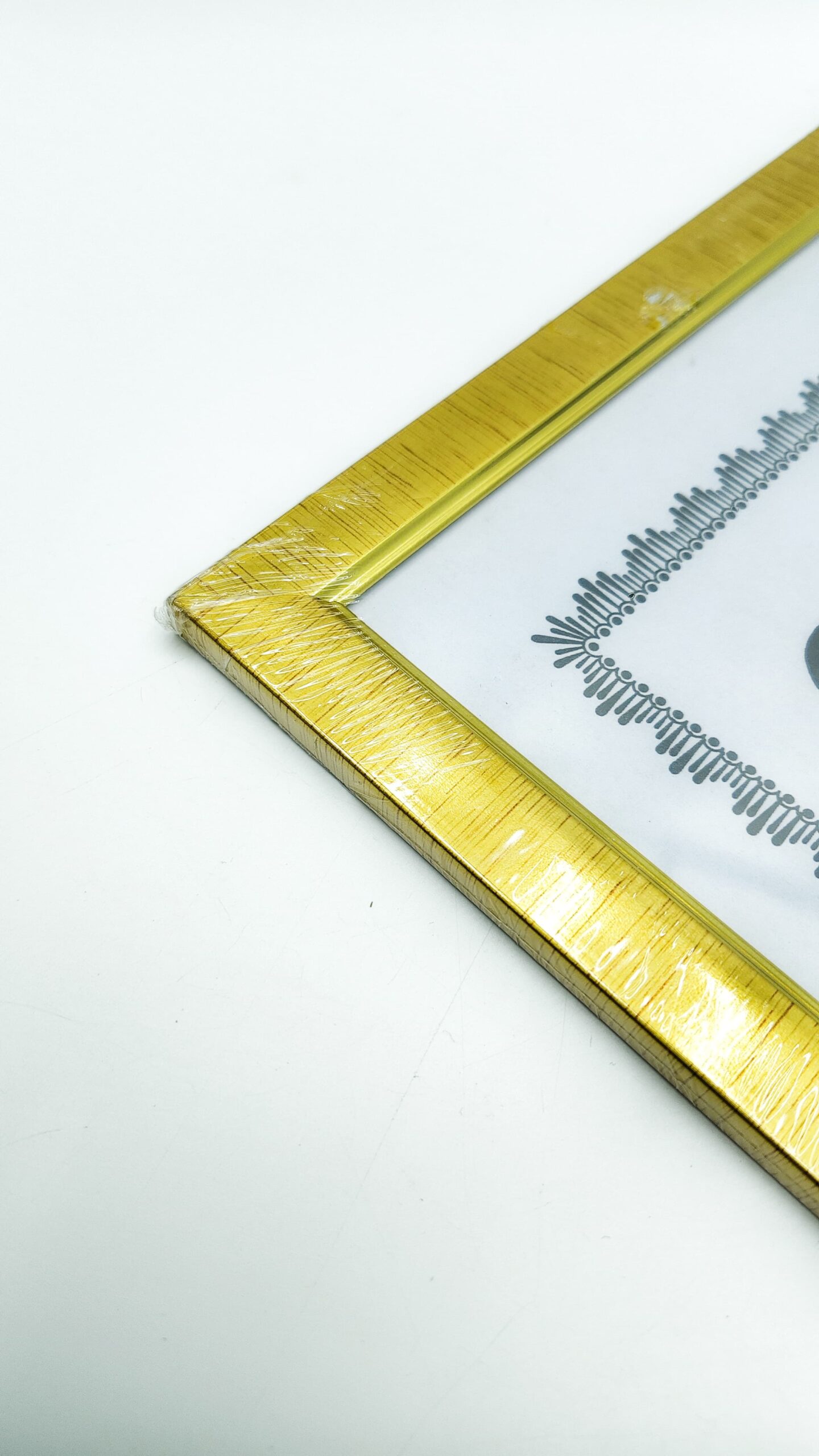 Рамка А4 арт.y-16 золото Рамка А4 арт.y-16 золото