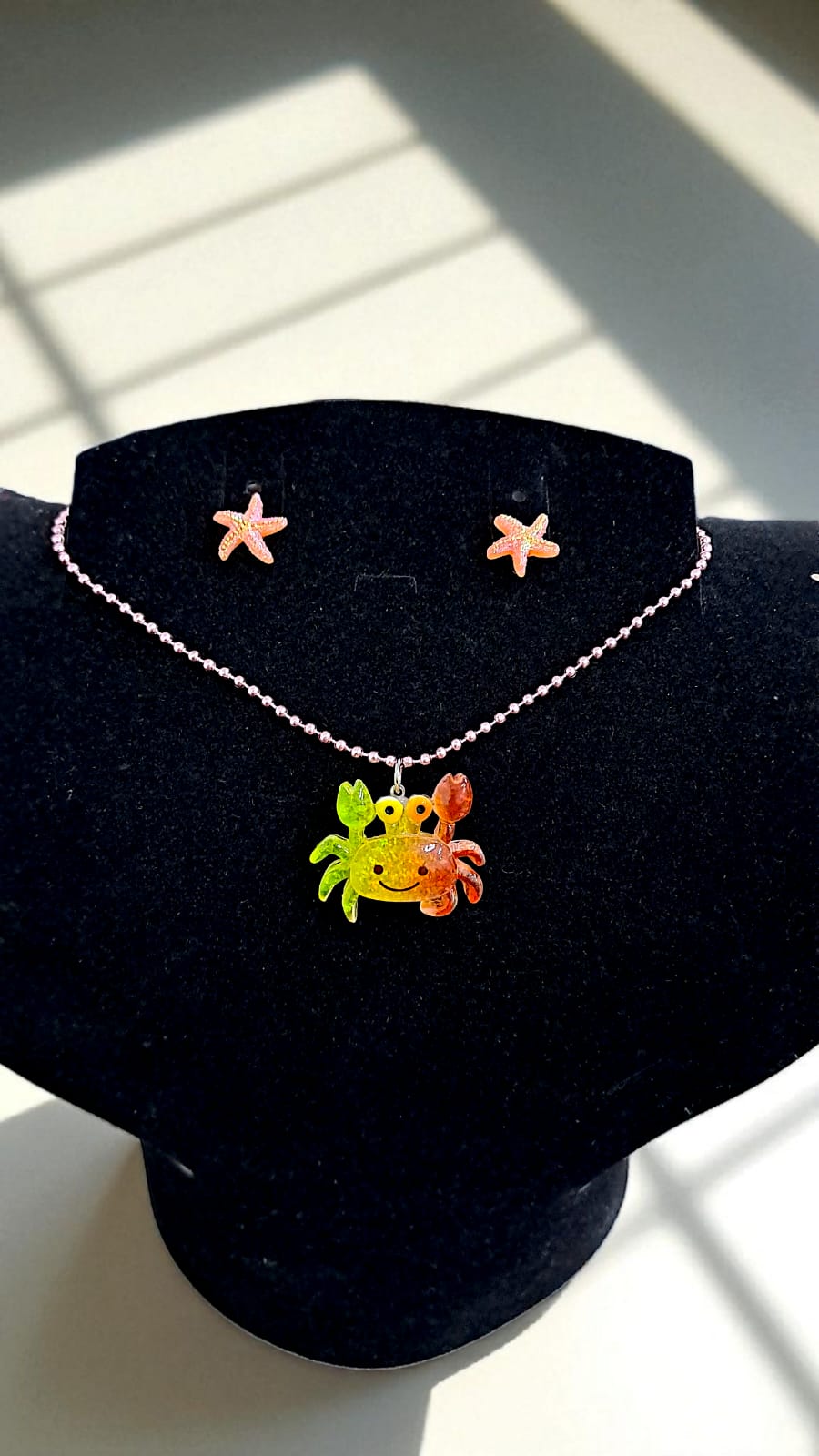 Набор детские сережки морские звездочки+кулон разноцветный крабик арт.tr1960 Набор детские сережки морские звездочки+кулон разноцветный крабик арт.tr1960