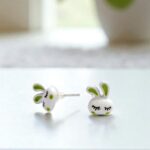 Серьги гвоздики Зайка арт.tr1940 бело-зеленый