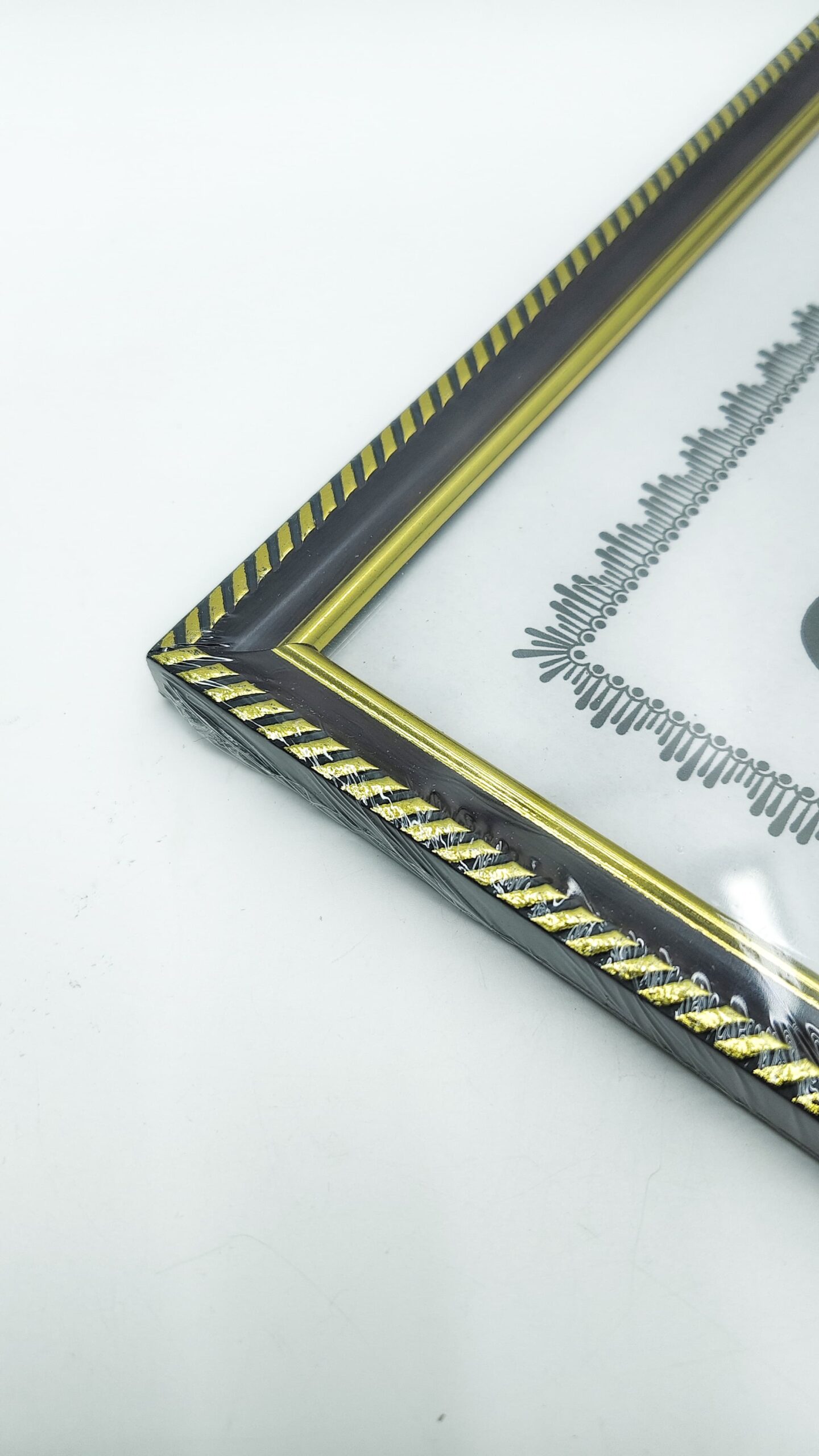 Рамка А4 арт.y-37 коричневая Рамка А4 арт.y-37 коричневая