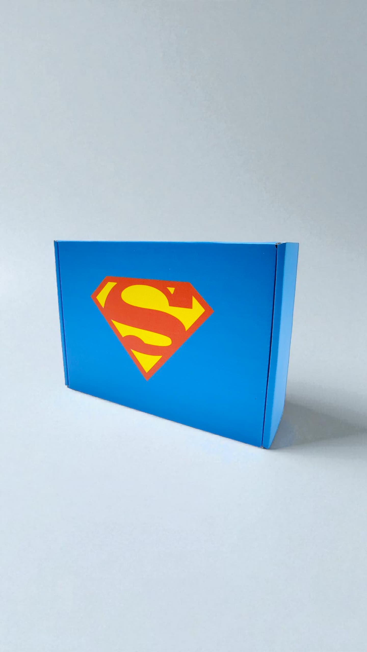 Подарочная коробка Супермен 23*17*8 1000тг Подарочная коробка Супермен 23*17*8 1000тг