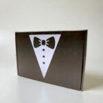 Подарочная коробка Костюм 23*17*8 1000тг