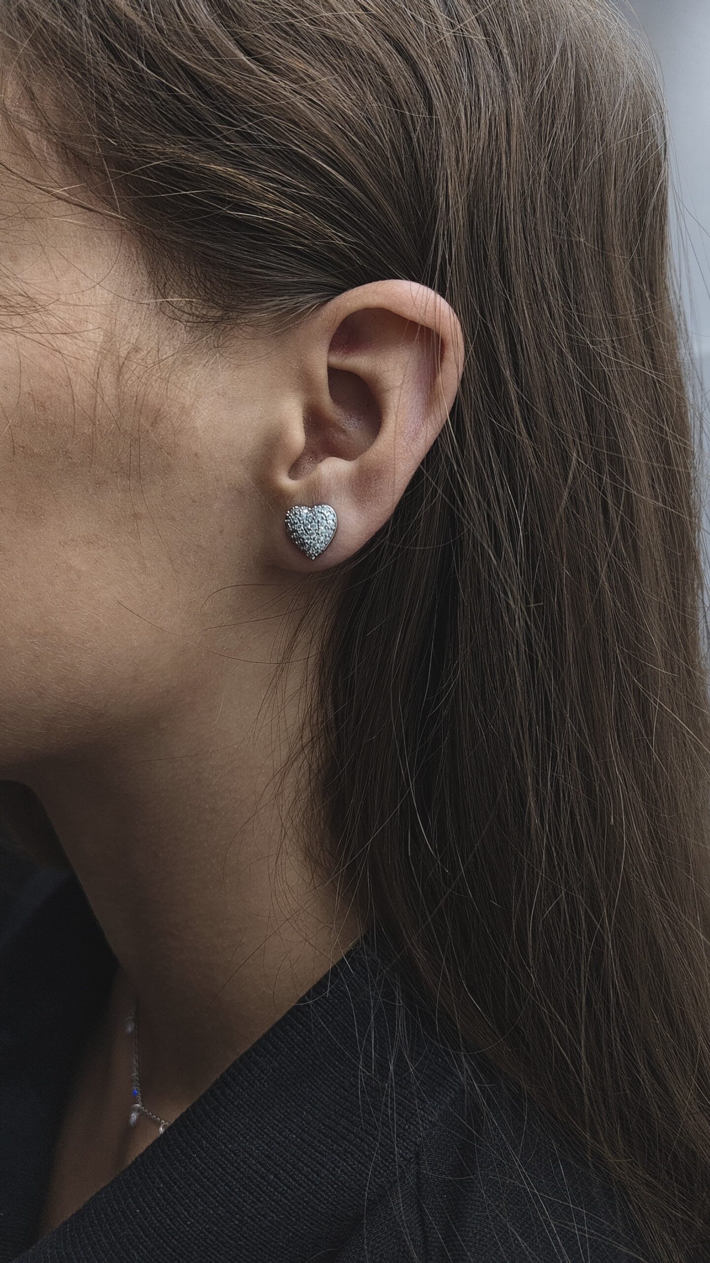 Серьги Сердце титан со стразами 1см арт.tr1763 серебро Серьги Сердце титан со стразами 1см арт.tr1763 серебро