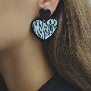 Серьги акрил Сердце арт.tr1961 черно-белое в полоску