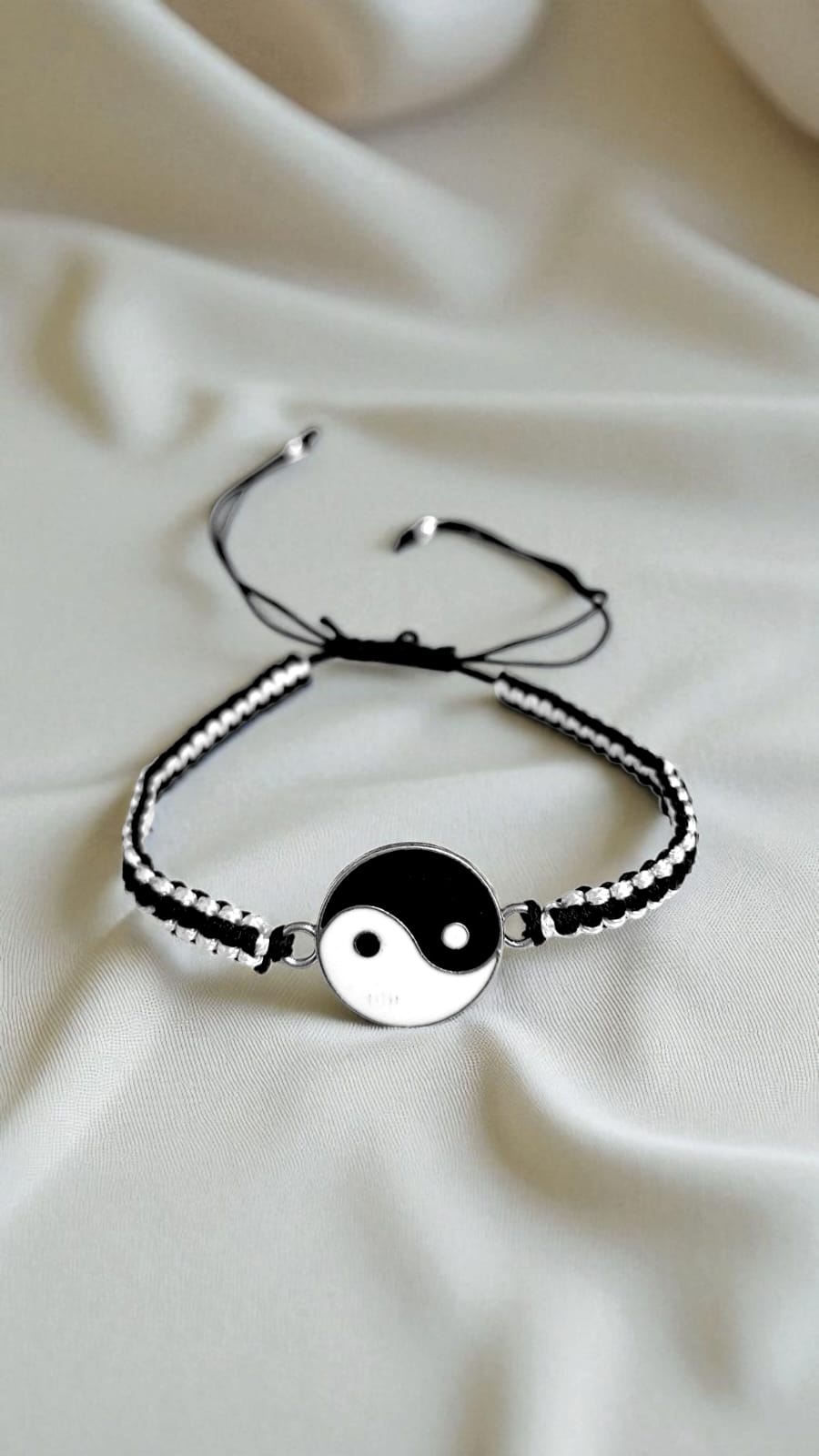 Браслет Инь Янь шамбала арт.tr1753 черно-белый Браслет Инь Янь шамбала арт.tr1753 черно-белый