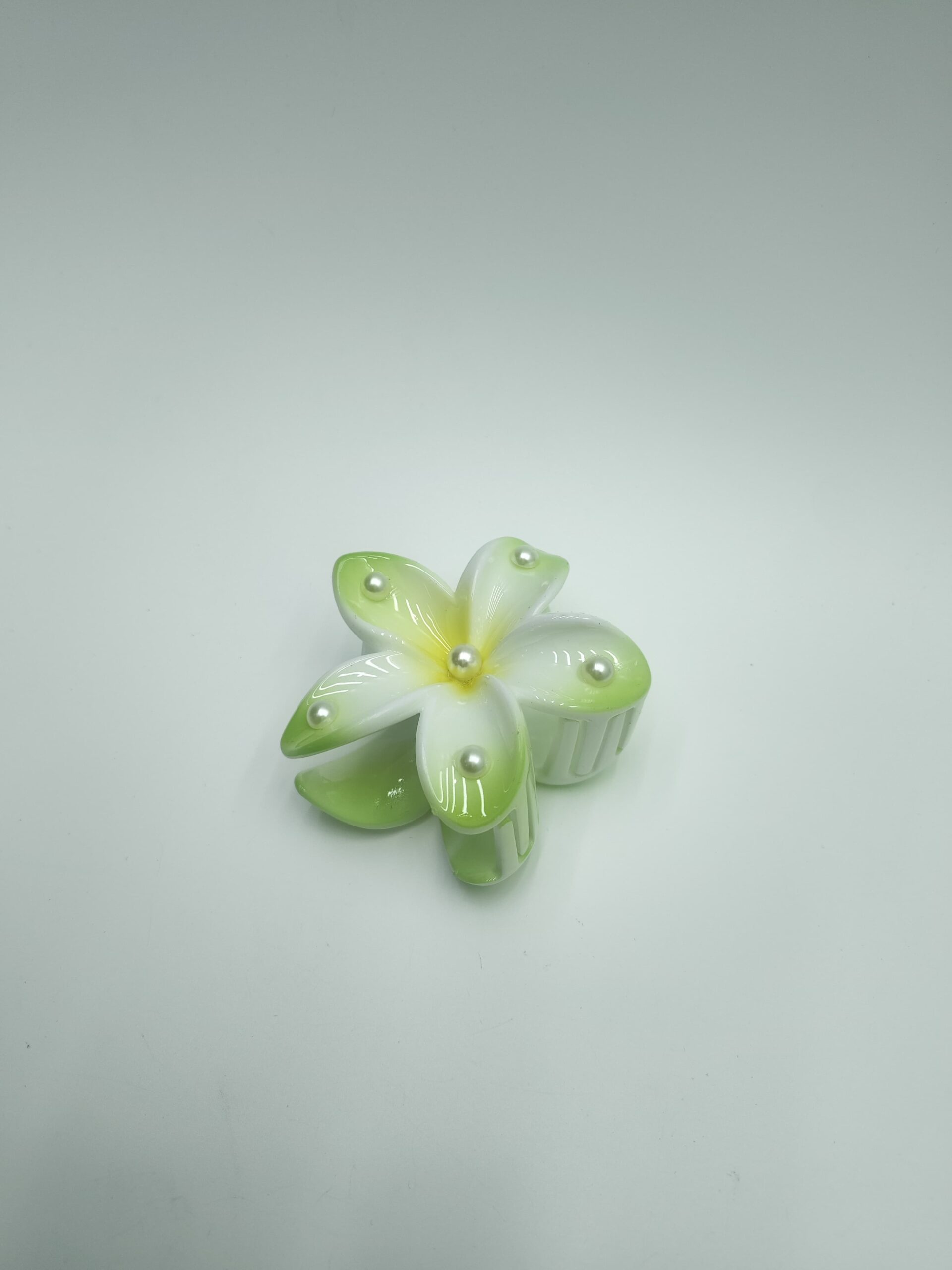 Крабик Гавайский цветок с жемчугом 8см арт.3908-4 зеленый Крабик Гавайский цветок с жемчугом 8см арт.3908-4 зеленый