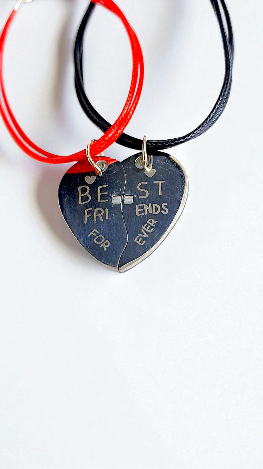 Браслеты парные на шнурке с магнитом сердце Best Friends Forever арт.tr1831 серебро Браслеты парные на шнурке с магнитом сердце Best Friends Forever арт.tr1831 серебро