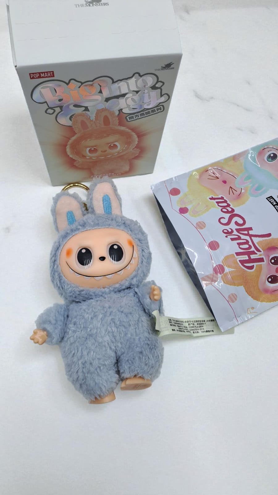 Брелок мягкий Лабубу музыкальный 18,5см арт.tr2252 серо-голубой Брелок мягкий Лабубу музыкальный 18,5см арт.tr2252 серо-голубой