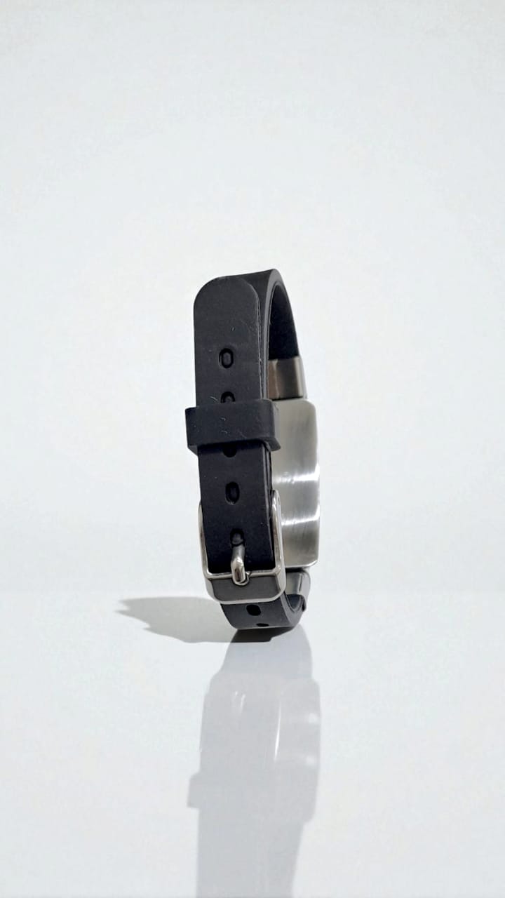 Браслет силиконовый регулируемый с металлической вставкой автограф "BTS-RM" арт.tr2149 серебро Браслет силиконовый регулируемый с металлической вставкой автограф "BTS-RM" арт.tr2149 серебро