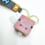 Брелок Майнкрафт кубик 3*3см арт.tr804 розовый