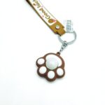 Брелок Лапка светящаяся 4см арт.666-34 коричневая