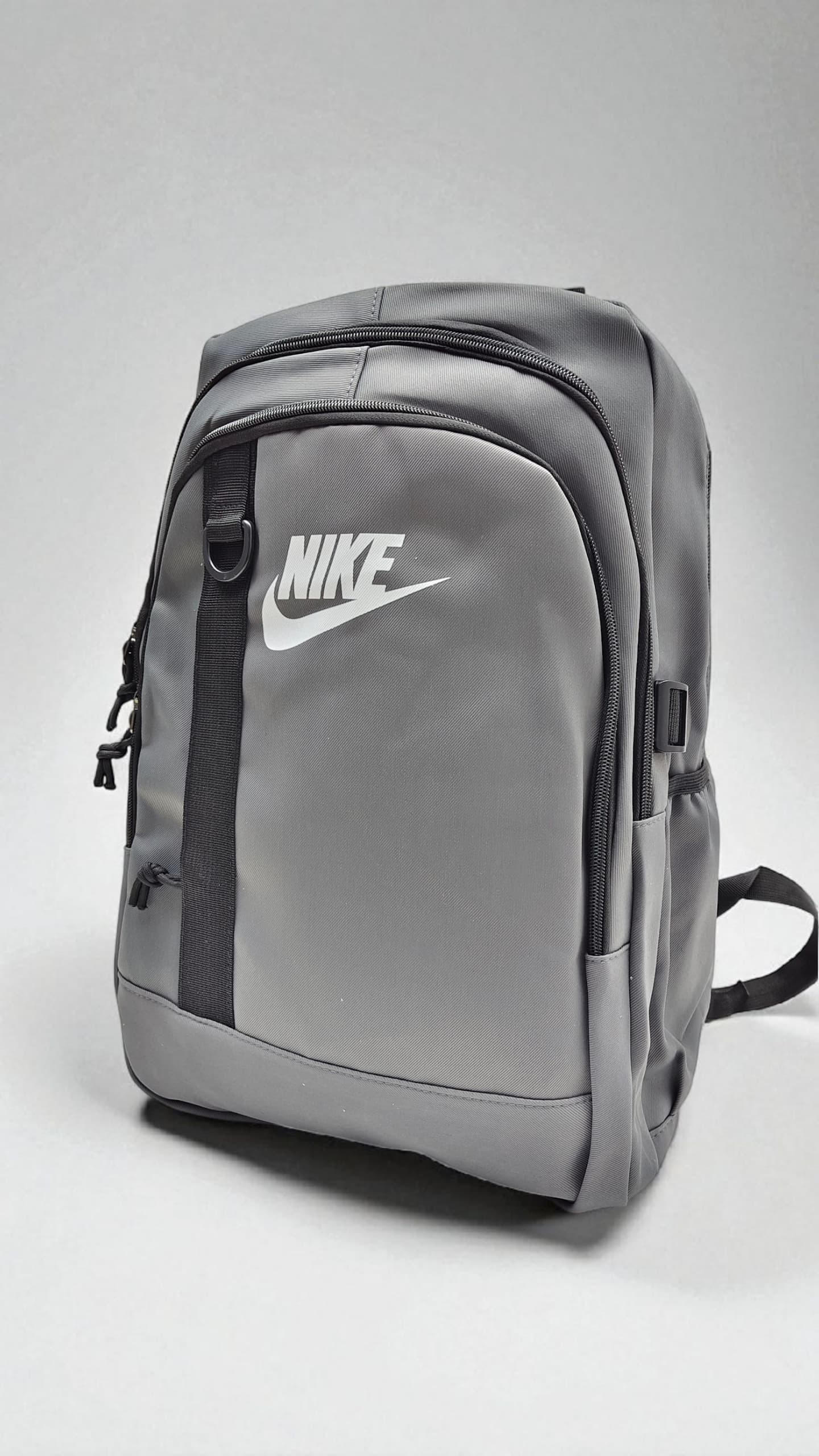 Рюкзак Nike 45см арт.12245-5 серый Рюкзак Nike 45см арт.12245-5 серый