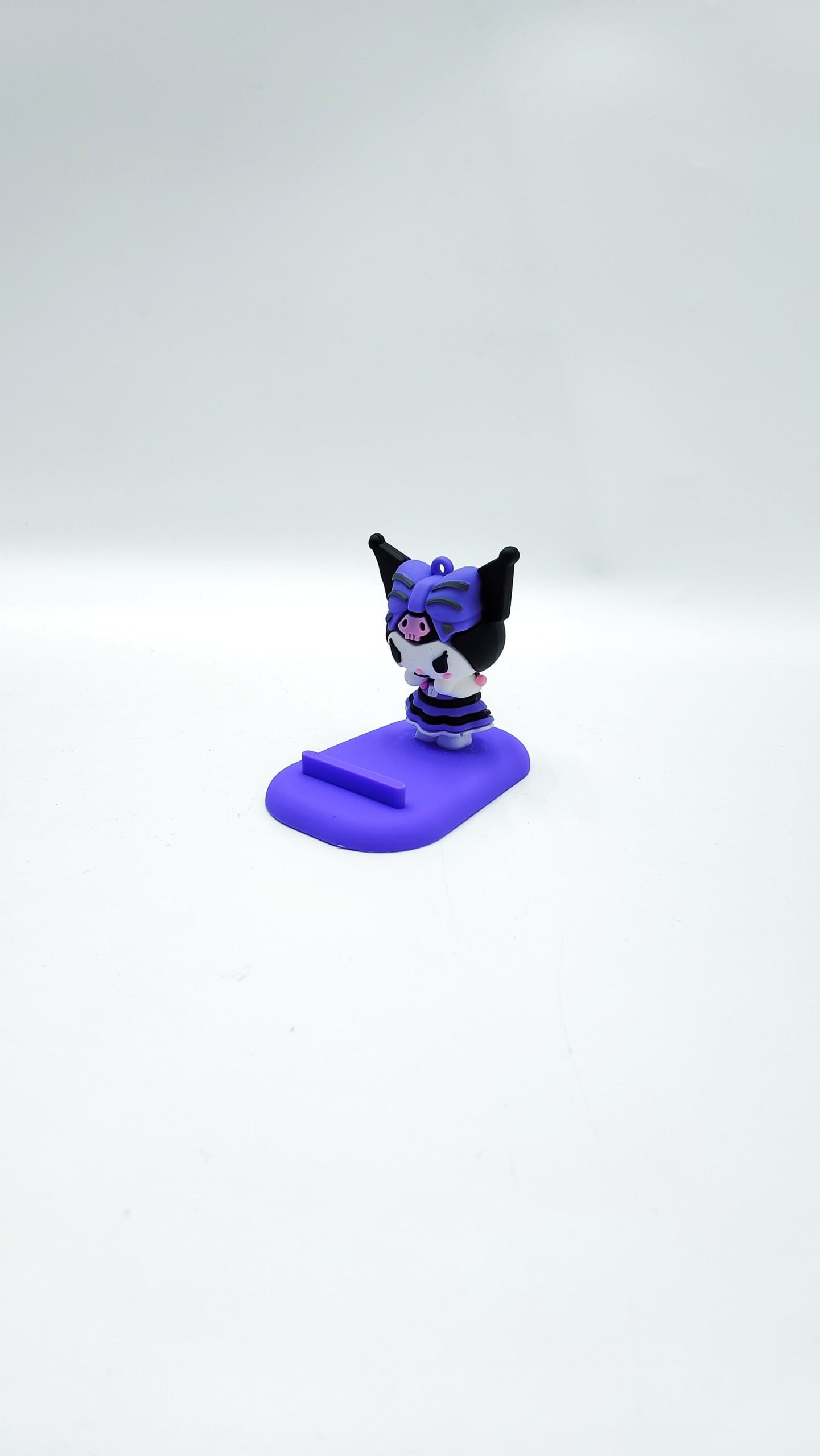 Подставка для телефона Куроми арт.tr285 в платье фиолетовом Подставка для телефона Куроми арт.tr285 в платье фиолетовом