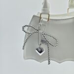 Брелок Бант из бус с сердцем арт.5975-8 серебро