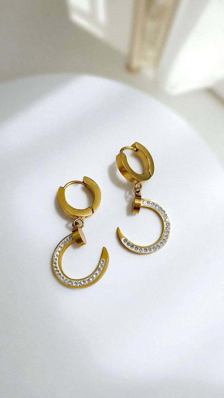 Серьги титан круглые гвозди со стразами арт.tr1965 золото Серьги титан круглые гвозди со стразами арт.tr1965 золото