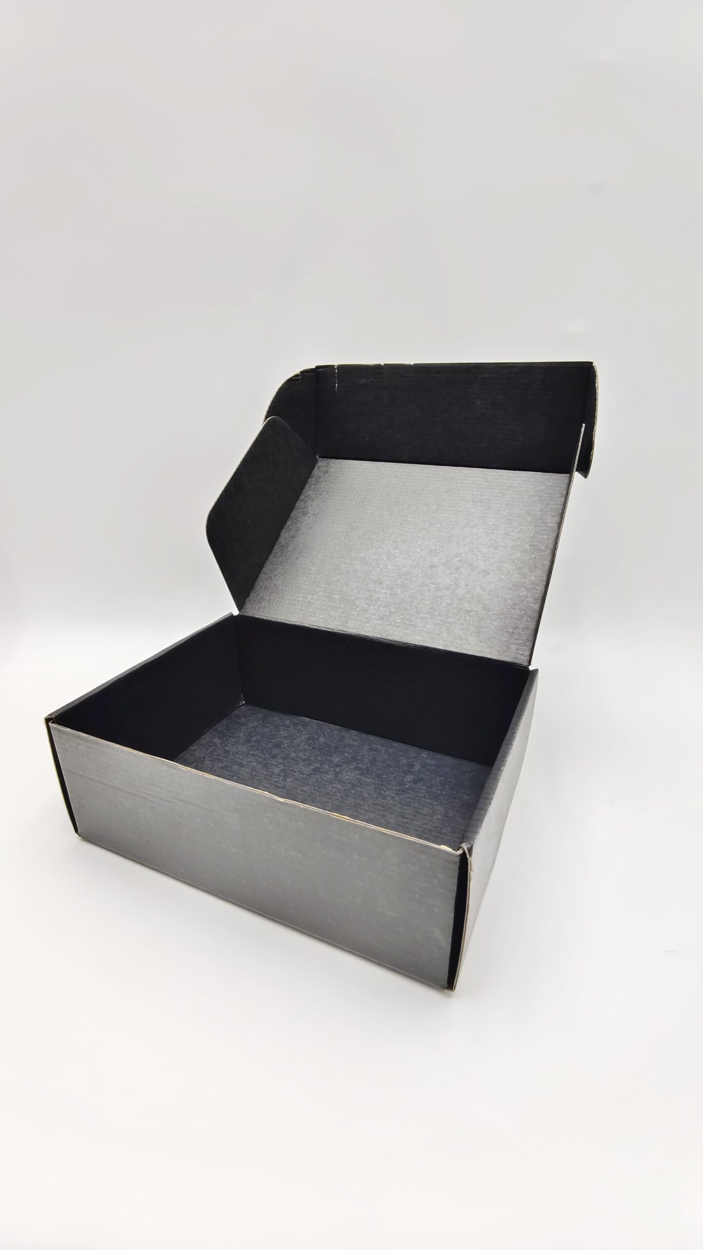 Коробка крафт черная 23*17*8 700тг Коробка крафт черная 23*17*8 700тг