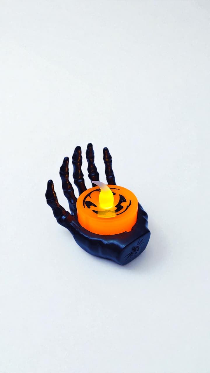 Свеча электронная Рука с тыквой 6см арт.tr3015 черно-оранжевая Свеча электронная Рука с тыквой 6см арт.tr3015 черно-оранжевая