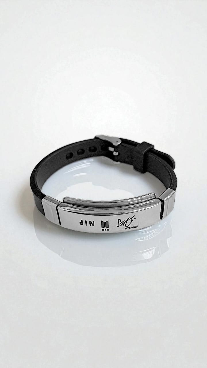 Браслет силиконовый регулируемый с металлической вставкой автограф "BTS-JIN" арт.tr2061 серебро Браслет силиконовый регулируемый с металлической вставкой автограф "BTS-JIN" арт.tr2061 серебро