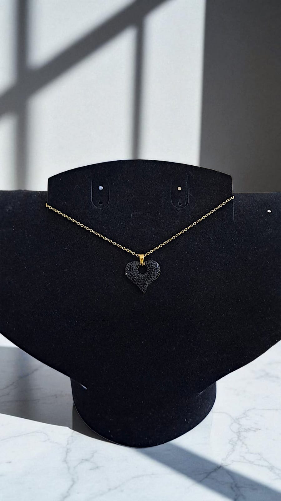 Кулон на шею титан Сердце с черными стразами арт.tr2090 золото Кулон на шею титан Сердце с черными стразами арт.tr2090 золото