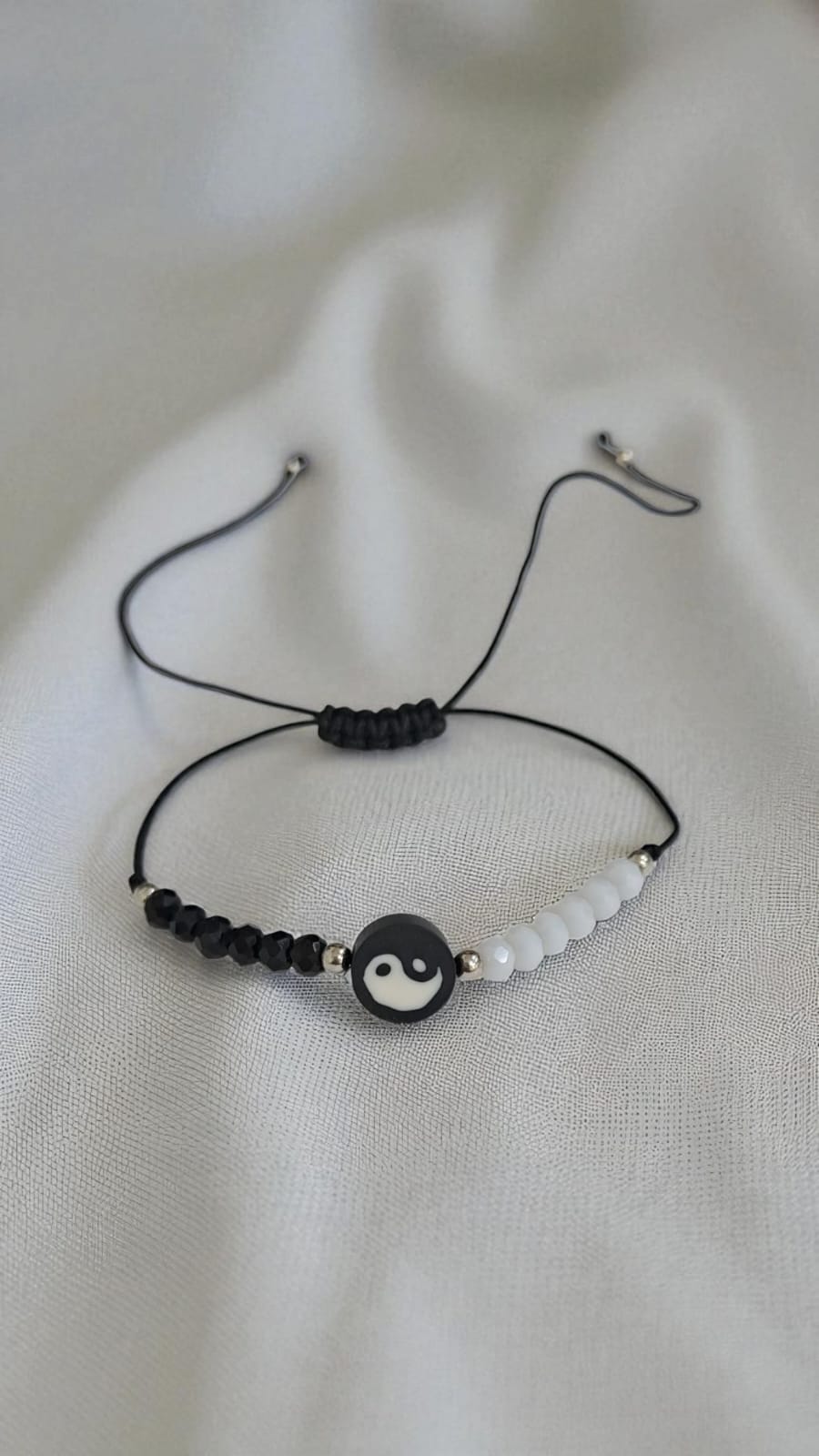 Браслет Инь Янь шамбала арт.tr1745 черные и белые бусины Браслет Инь Янь шамбала арт.tr1745 черные и белые бусины