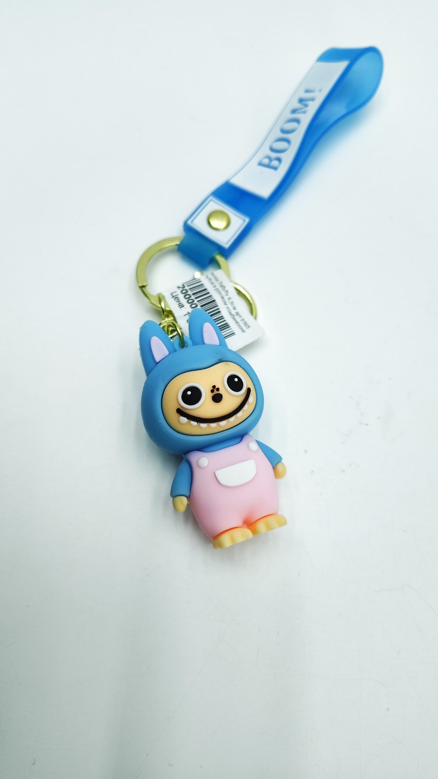 Брелок Лабубу 6,5см арт.tr965 голубой в розовом комбинезоне Брелок Лабубу 6,5см арт.tr965 голубой в розовом комбинезоне