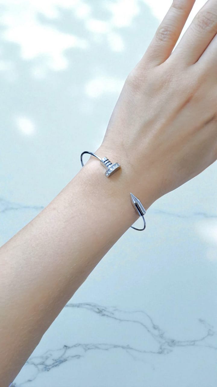 Браслет Гвоздь со стразами арт.tr2144 серебро Браслет Гвоздь со стразами арт.tr2144 серебро