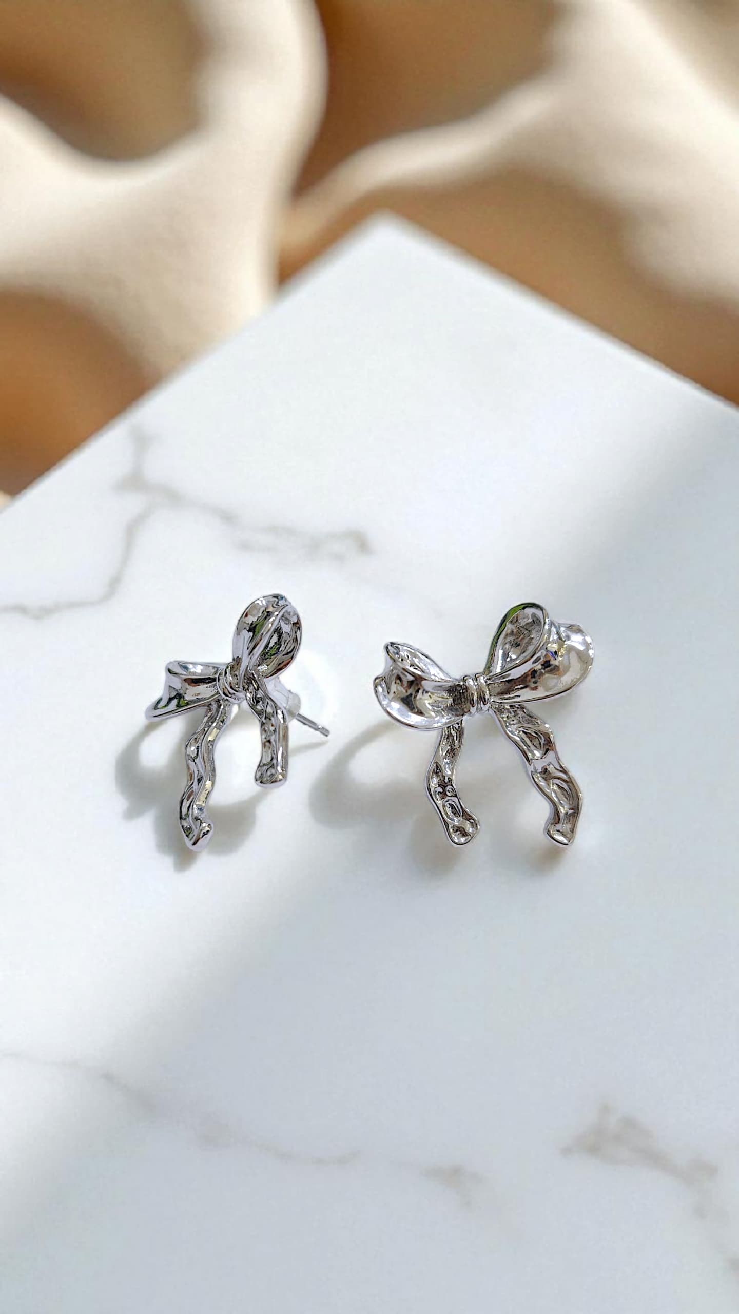 Серьги Бантики титан 2,5см арт.tr1773 серебро Серьги Бантики титан 2,5см арт.tr1773 серебро