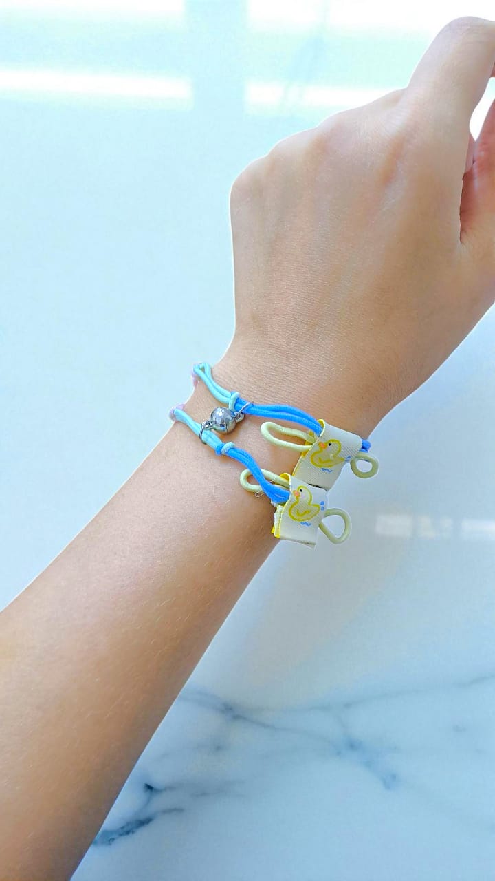 Браслеты парные с магнитом Утенок арт.tr2159 разноцветные Браслеты парные с магнитом Утенок арт.tr2159 разноцветные