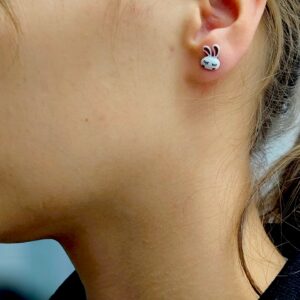 Серьги гвоздики Зайка арт.tr1939 бело-красный