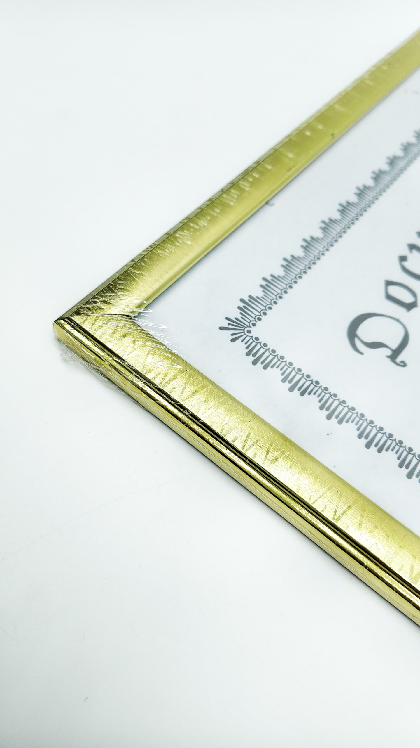 Рамка А4 арт.y-35 золото Рамка А4 арт.y-35 золото