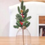 Новогодняя ветка хвои с ягодами и шишками 1200тг