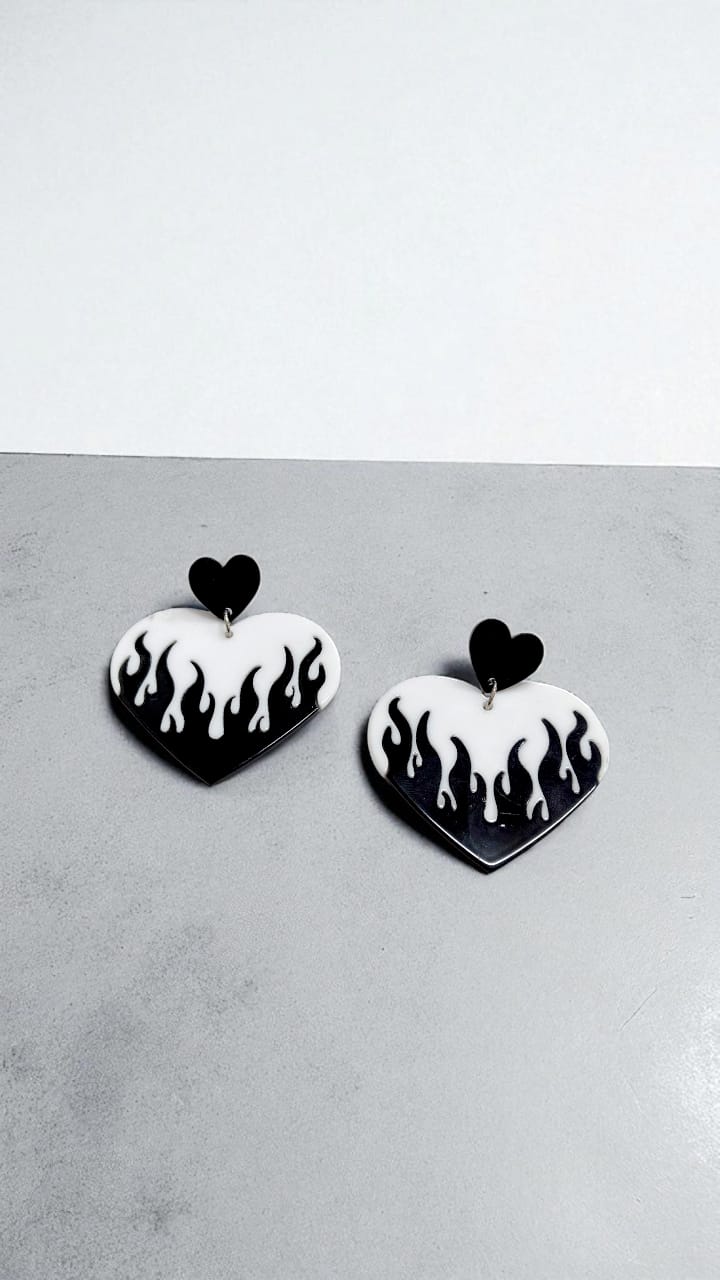Серьги акрил Сердце арт.tr1968 черно-белое Серьги акрил Сердце арт.tr1968 черно-белое