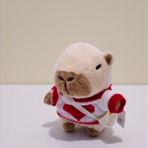 Мягкая игрушка Капибара в свитере 20см арт.tr2833 красная