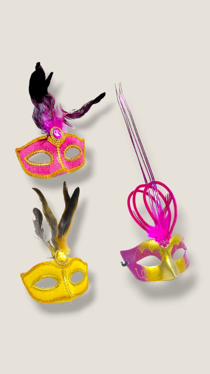 Маска карнавальная с перьями 600тг Маска карнавальная с перьями 600тг