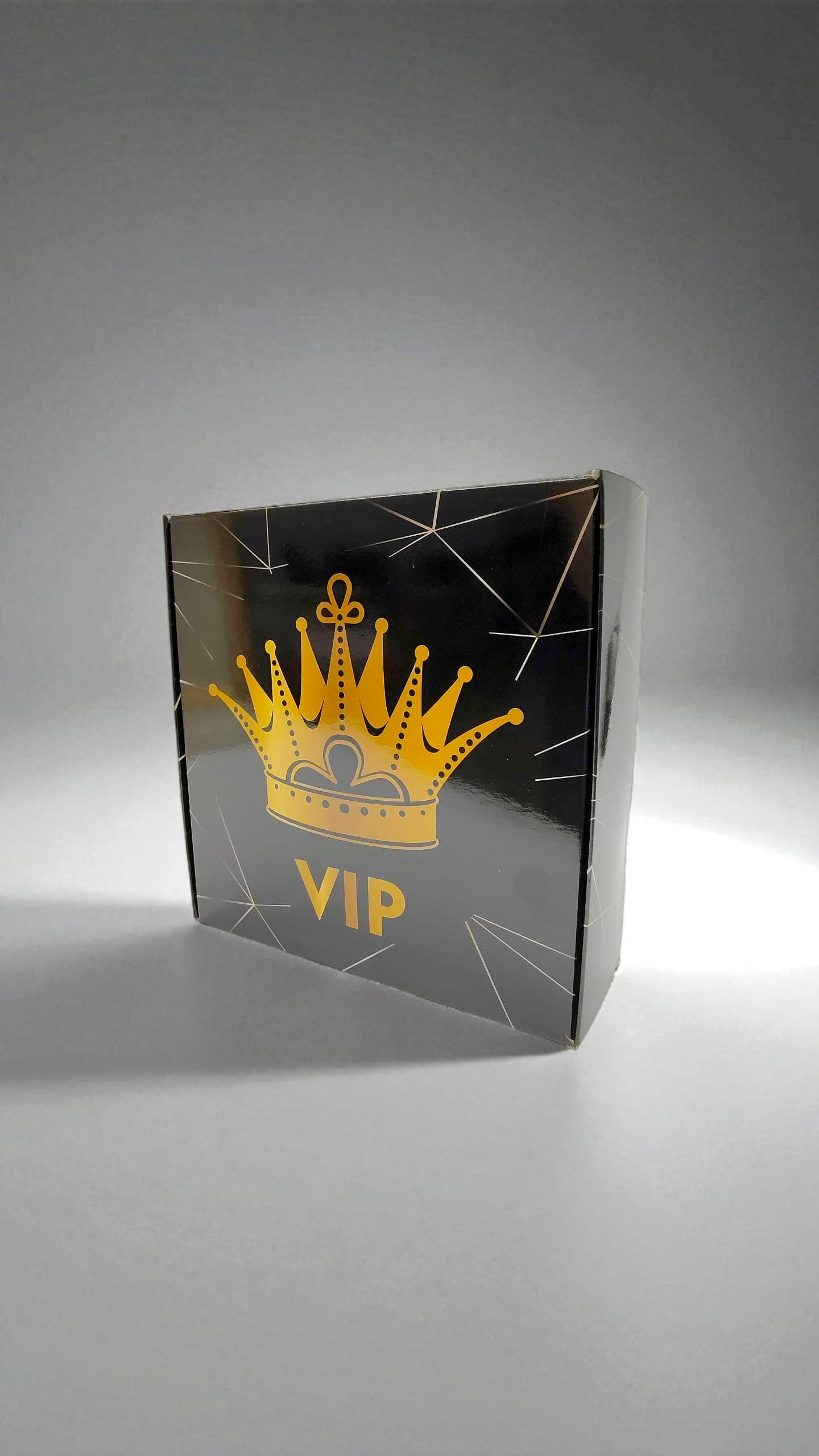 Коробка Vip 20*20*7см 500тг Коробка Vip 20*20*7см 500тг