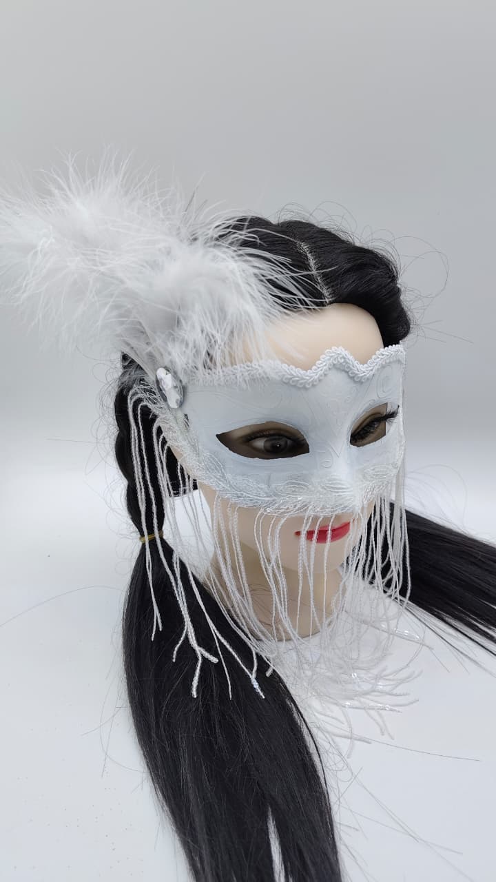 Маска карнавальная арт.tr2802 с пером 1500тг Маска карнавальная арт.tr2802 с пером 1500тг