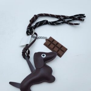 Брелок на сумку Такса с шоколадом арт.tr2875 коричневая