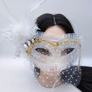 Маска карнавальная с пером и цепью арт.tr2995 белая ажур 3000тг